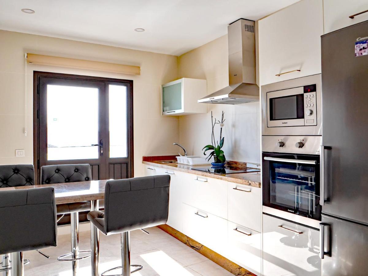 Comfortable House In Tias With Free Parking Ngoại thất bức ảnh